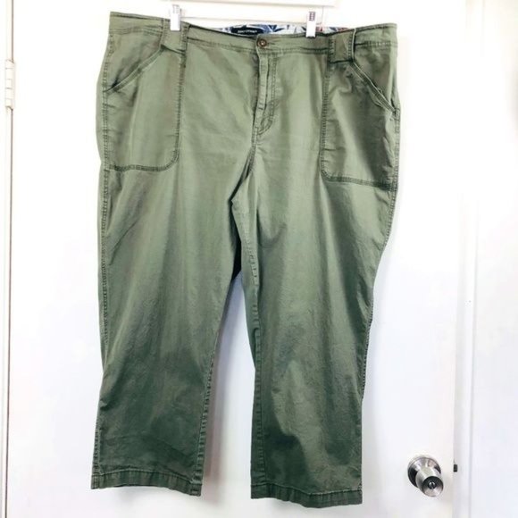 Ashley Stewart Pants - Sold Ashley Stewart Army Green Cargo Capri's Pants- Size 24